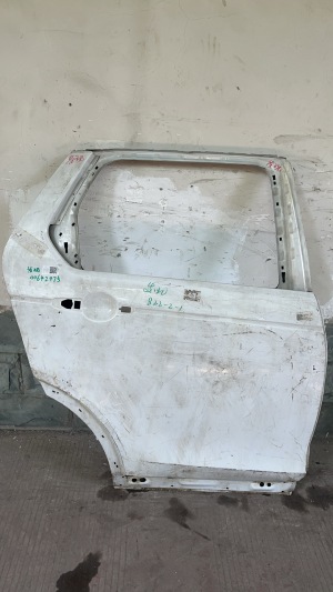 路虎发现神行右后车门