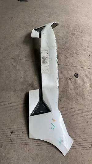 小鹏汽车P5前保险杠