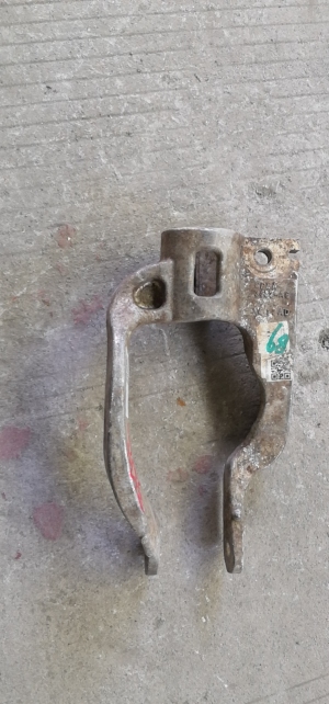 路虎揽胜(进口)前右减震器叉