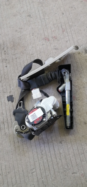 英菲尼迪QX50前安全带R