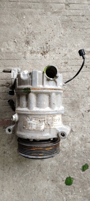 路虎发现压缩机