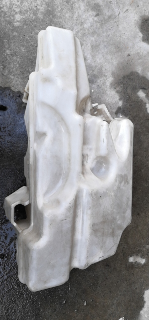 路虎揽胜极光喷水壶