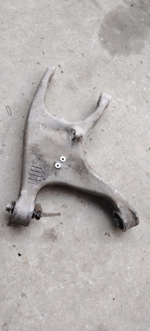 保时捷迈凯右后上摆臂