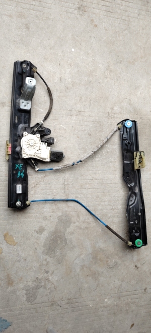 捷豹XE(进口)左前门摇机