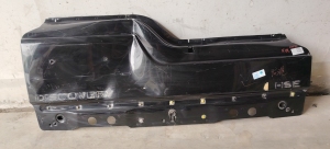 路虎发现后尾门下段