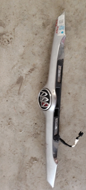 别克昂科威后备箱开关装饰条