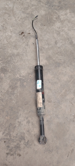 玛莎拉蒂Levante右后减震器