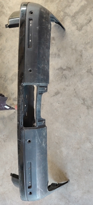 路虎发现后保险杠