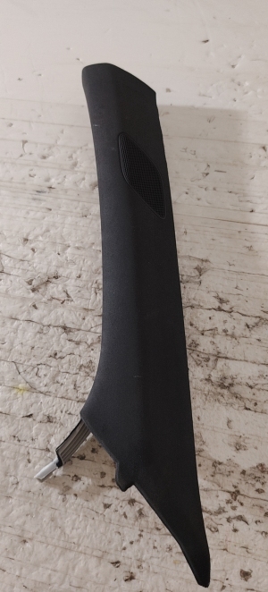 保时捷卡宴(进口)左A柱饰板上