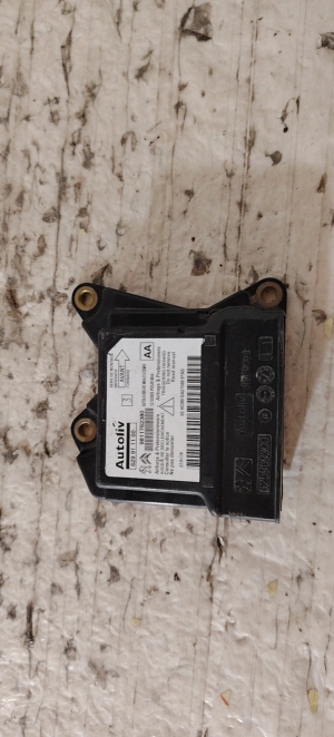 雪铁龙C3-XR气囊电脑板