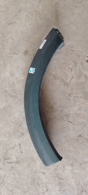 路虎发现左后轮眉